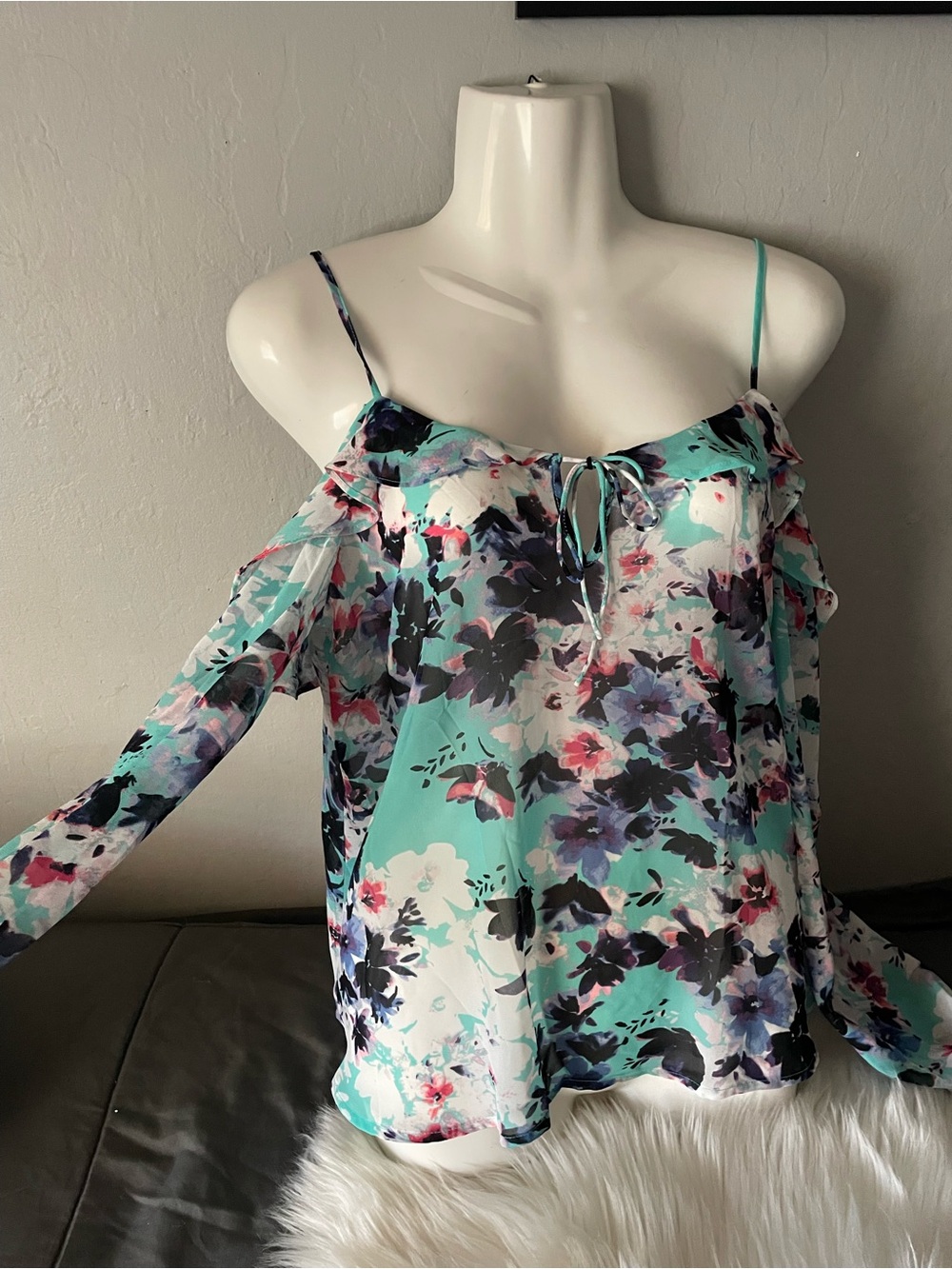 Arizona Jean Company Teal Floral Cold-Shoulder Spaghetti Strap Blouse